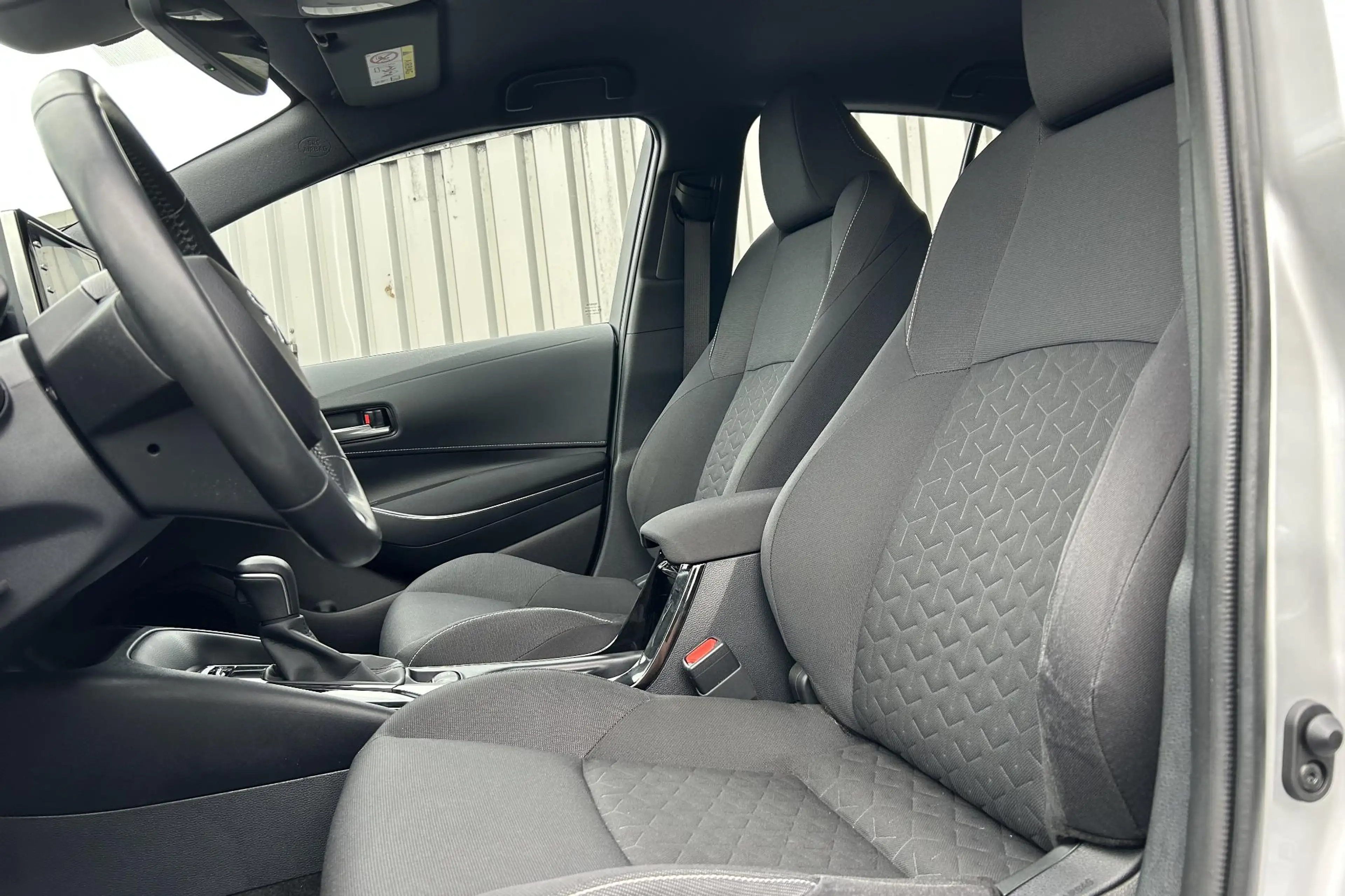 Toyota Corolla 1.8 Hybrid Dynamic, 1e eigenaar, Trekhaak, All sea — photo 8