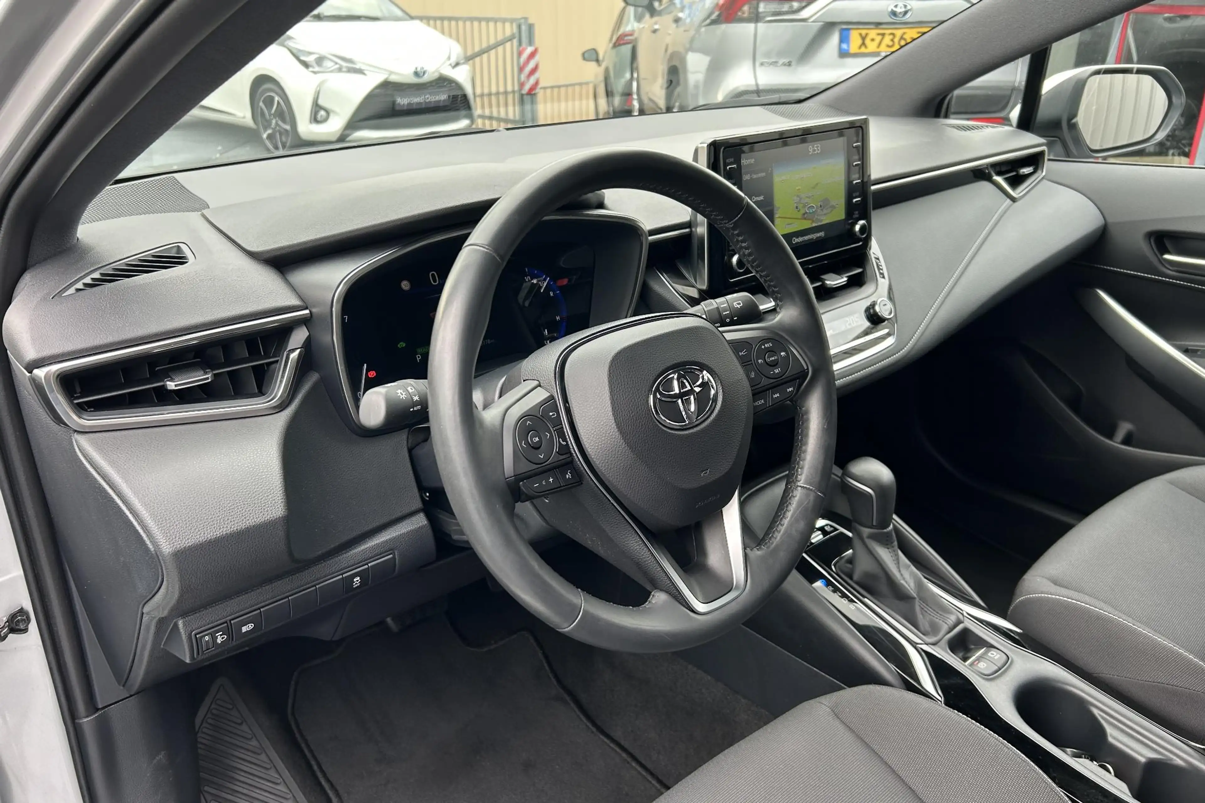 Toyota Corolla 1.8 Hybrid Dynamic, 1e eigenaar, Trekhaak, All sea — photo 11