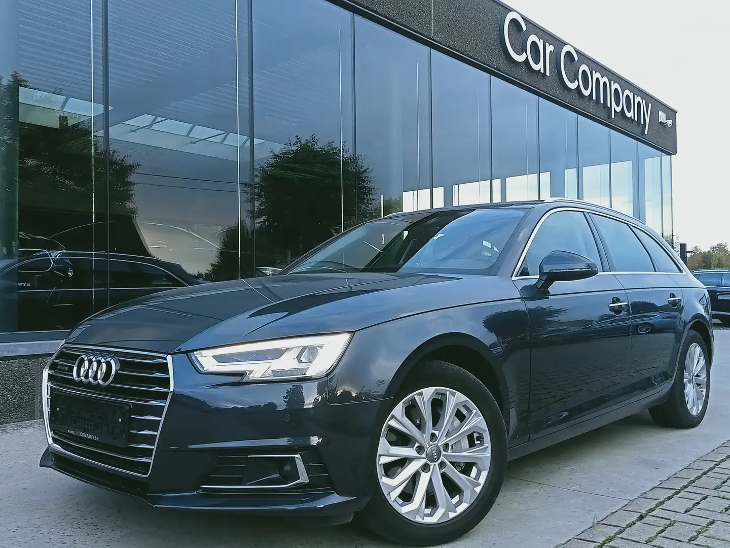 Audi A4 2.0 TDi Quattro Business Edition Design S tr. Grijs - 1