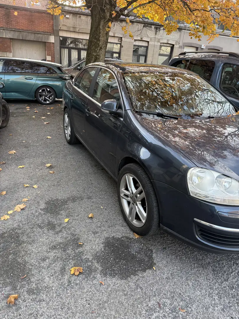 Volkswagen Jetta Синій - 2