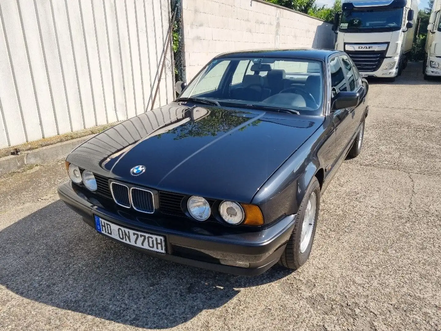 BMW 525 i   H-Kennzeichen  / Klimaanlage /  Automatik Zwart - 1