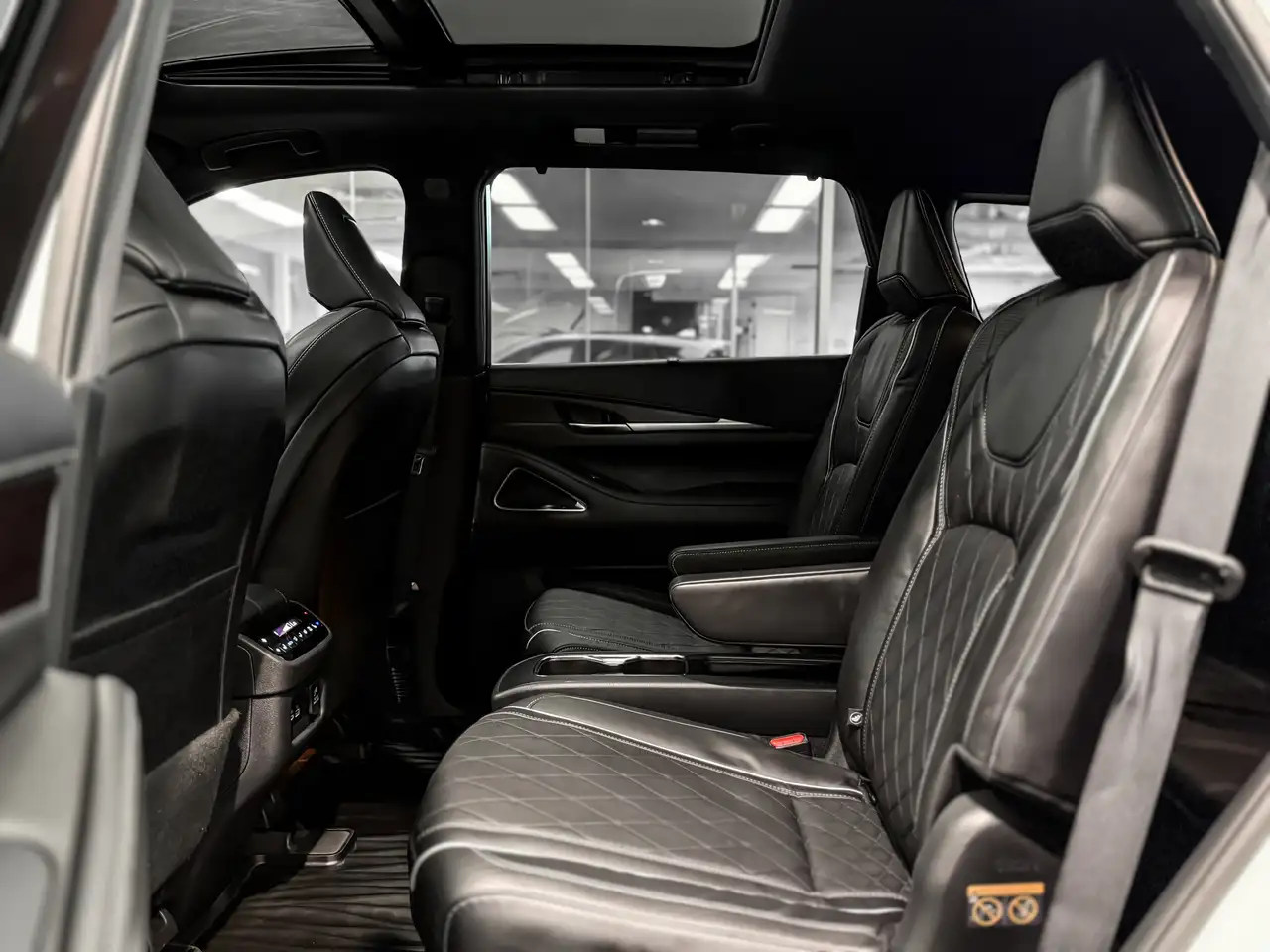 Infiniti QX60 снимка Infiniti QX60