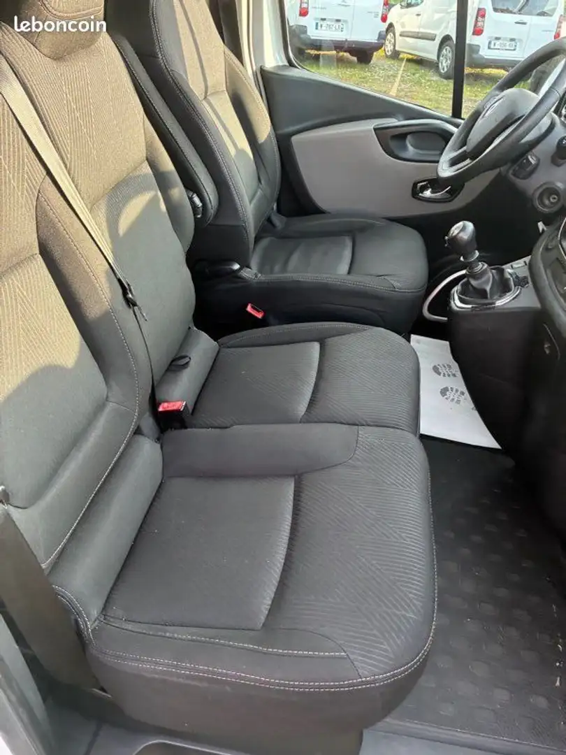 Renault Trafic 1.6 2017 145000 km 3 places Blanc - 2