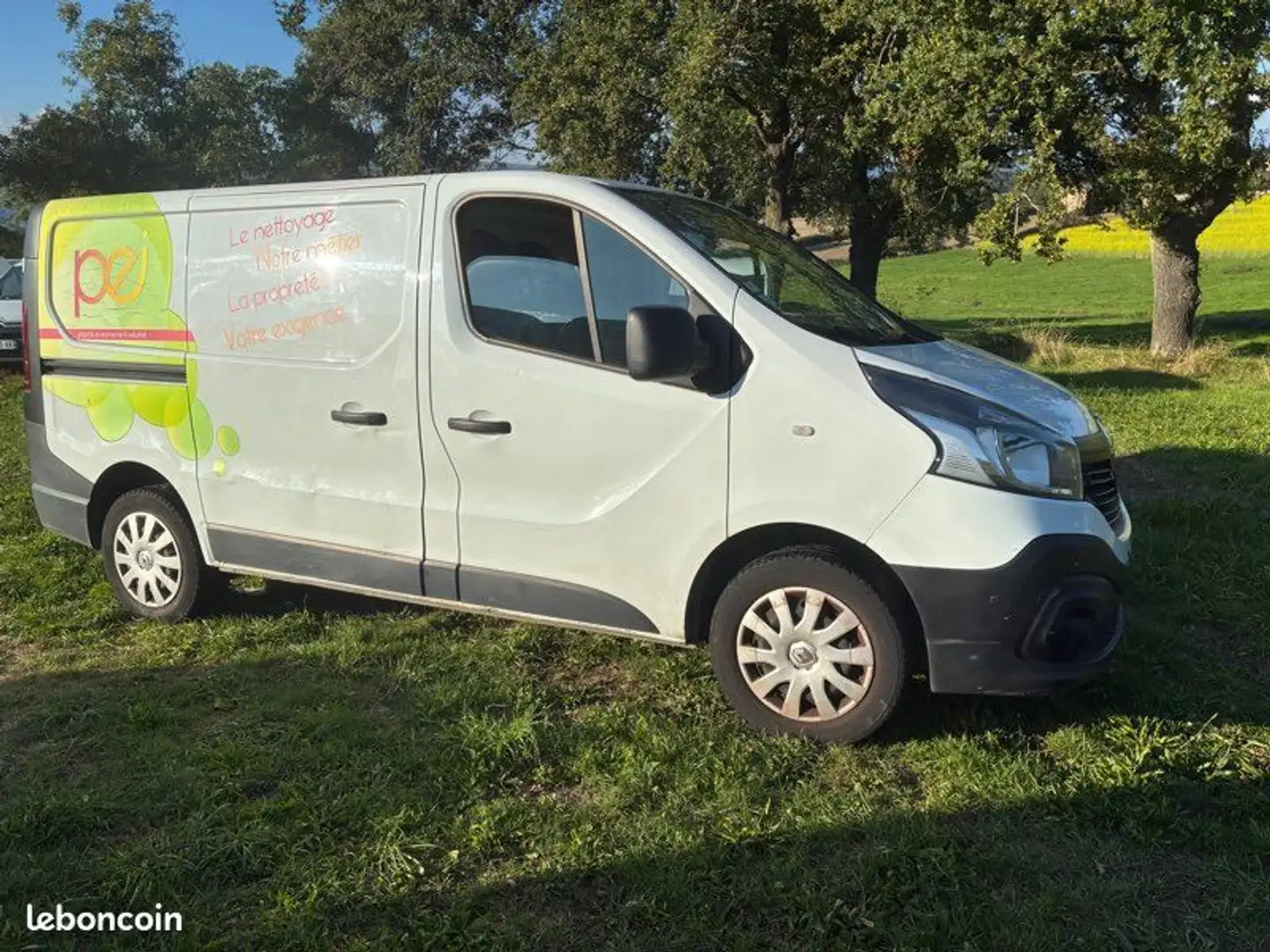 Renault Trafic 1.6 2017 145000 km 3 places Blanc - 1