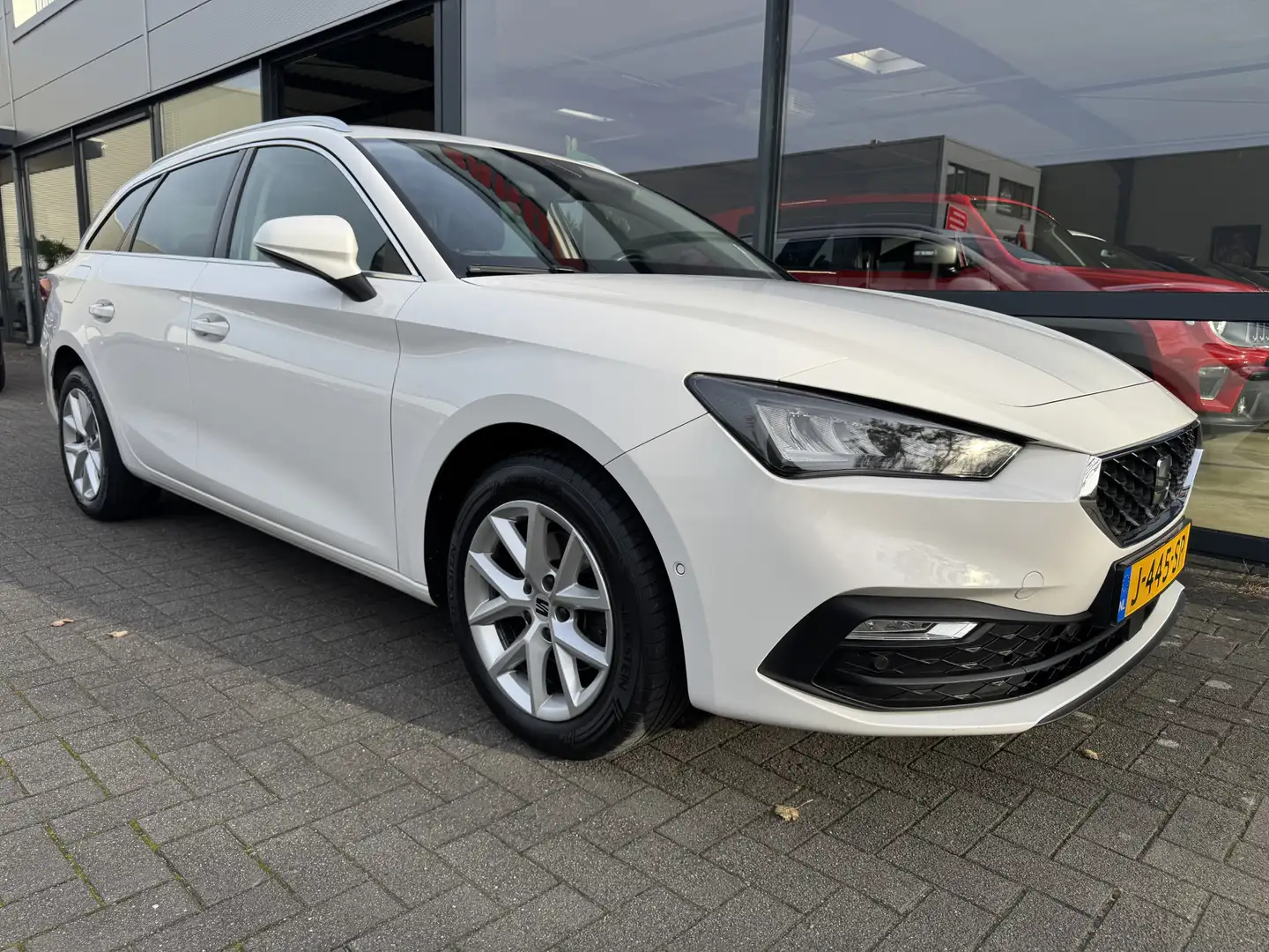 SEAT Leon Sportstourer 1.5 TSI Style Launch Edition Wit - 2