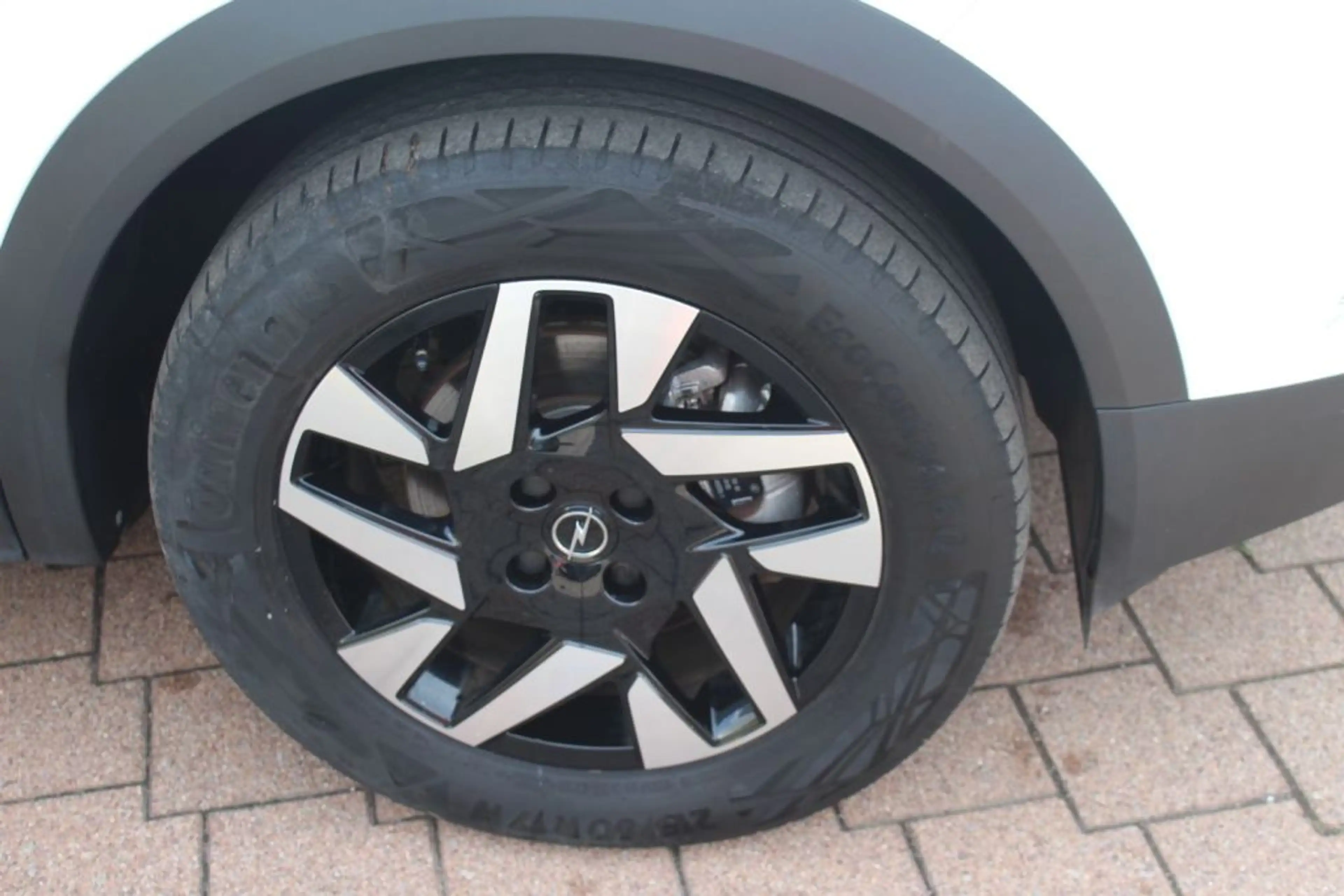 Opel Mokka-E Elegance — photo 8