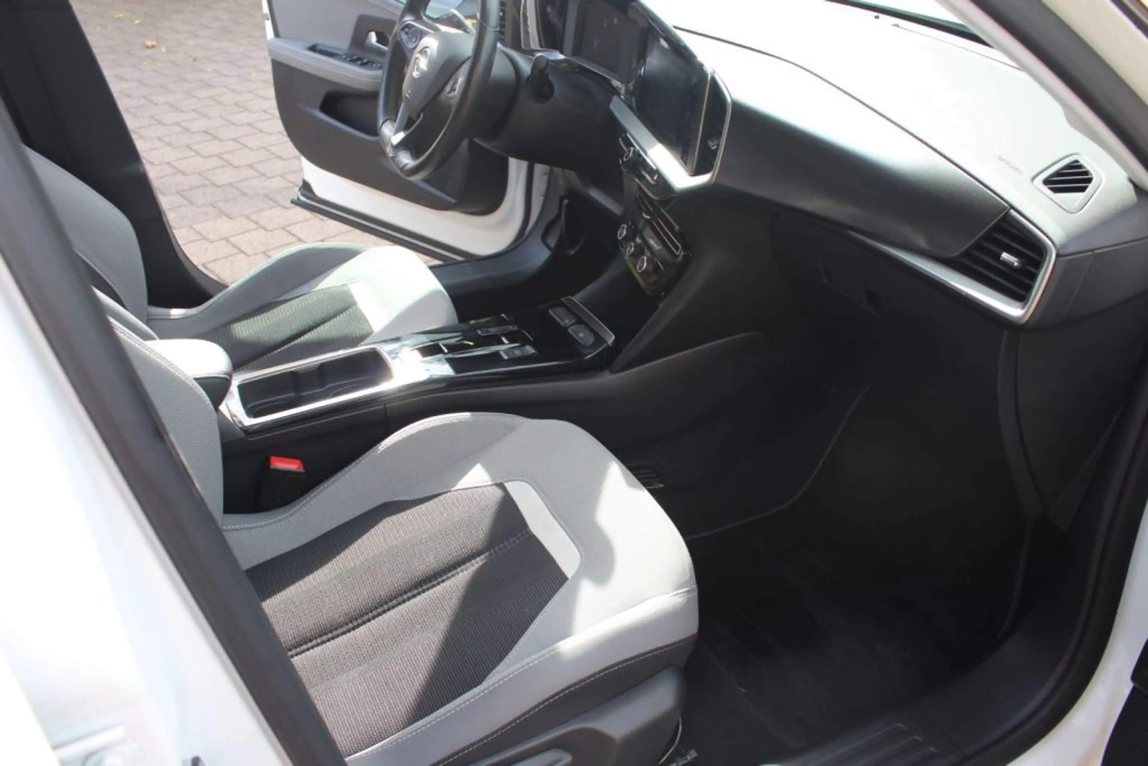 Opel Mokka-E Elegance — photo 13