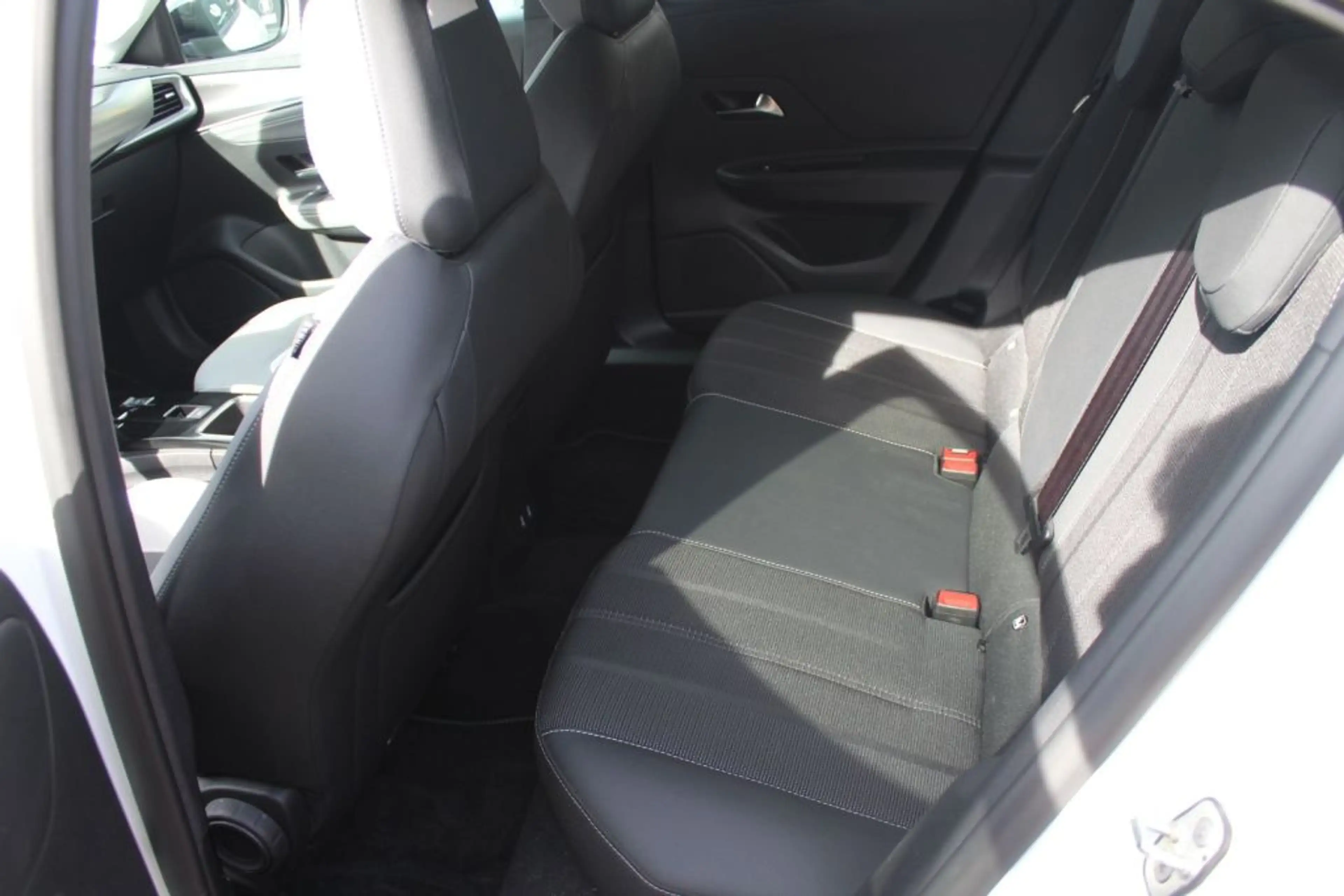 Opel Mokka-E Elegance — photo 12