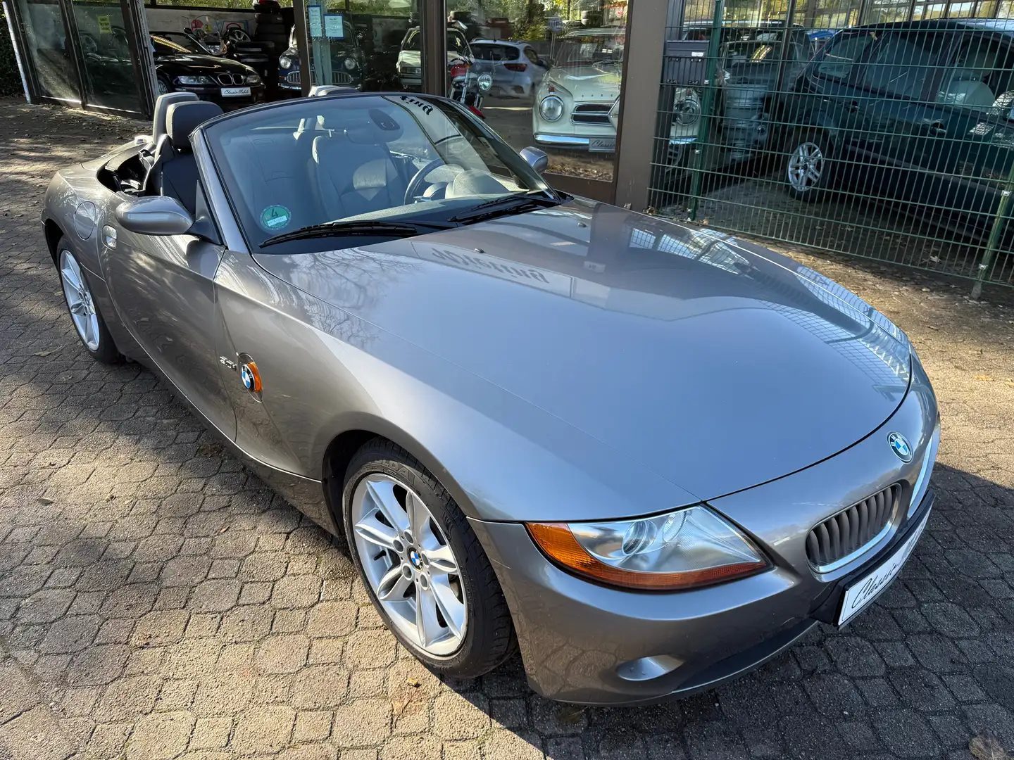 BMW Z4 Roadster 3.0i *2.Hand*Scheckheft*HU 6/2027*PDC* Grau - 1