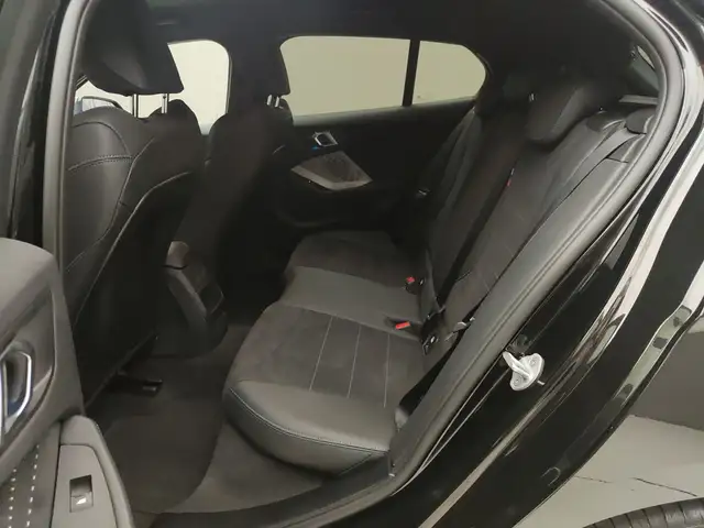 BMW 1 Series view 25