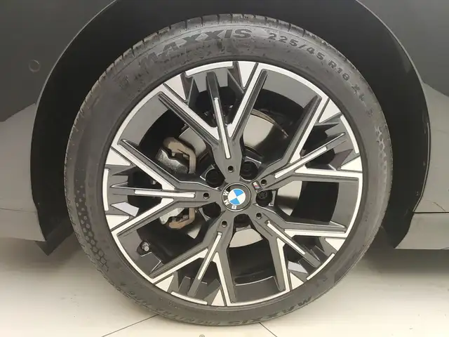 BMW 1 Series view 30
