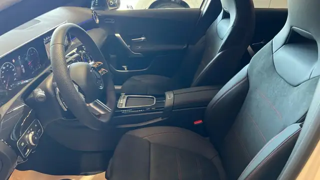 Mercedes-Benz A view 7