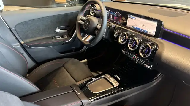 Mercedes-Benz A view 10