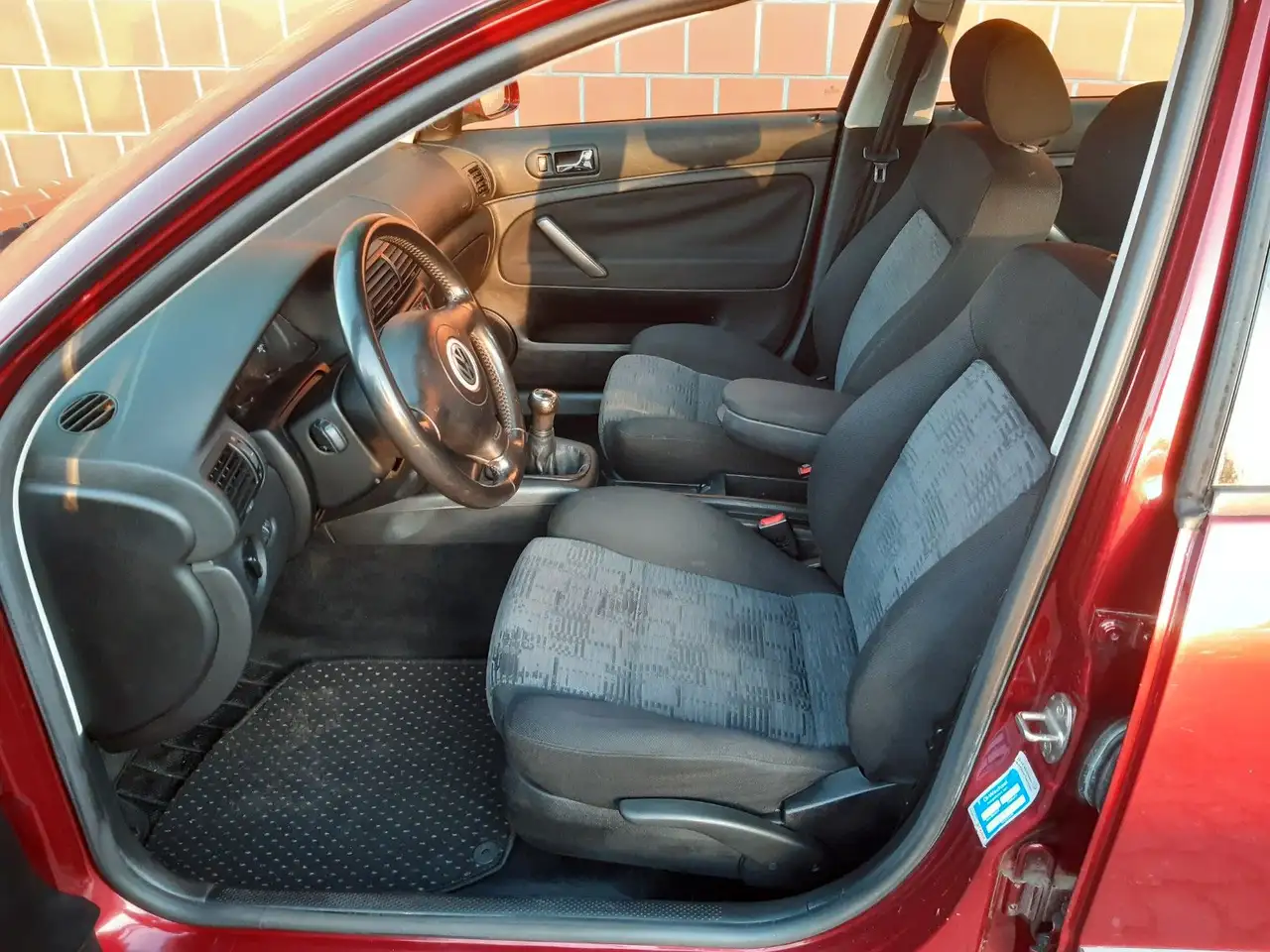 Volkswagen Passat 1.6 - sehr gepflegt, foto 7