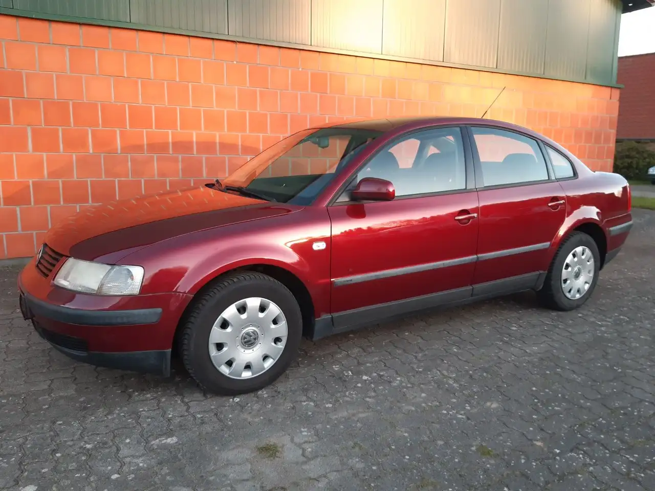 Volkswagen Passat 1.6 - sehr gepflegt, foto 1