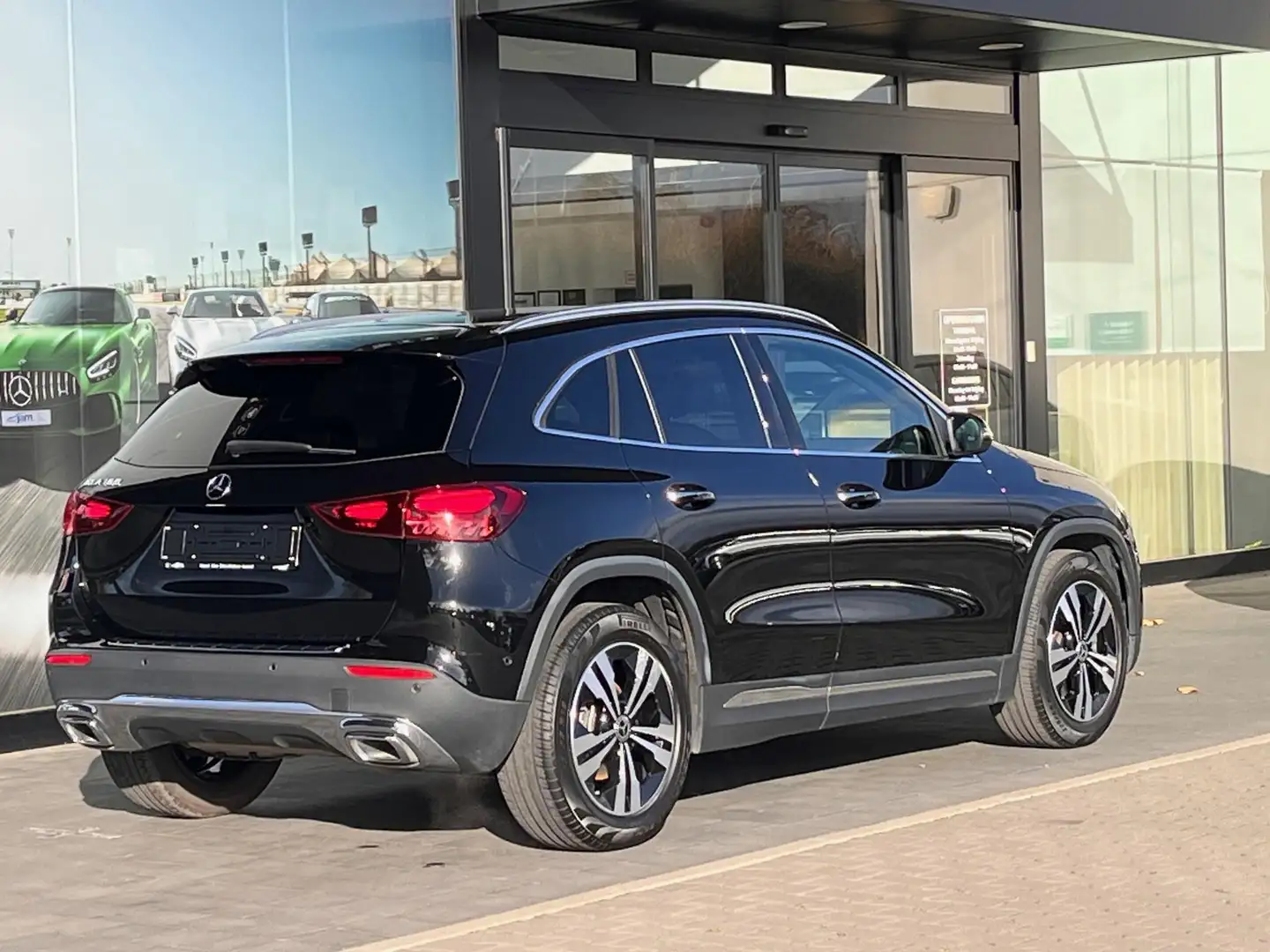 Mercedes-Benz GLA 180 Progressive Noir - 2