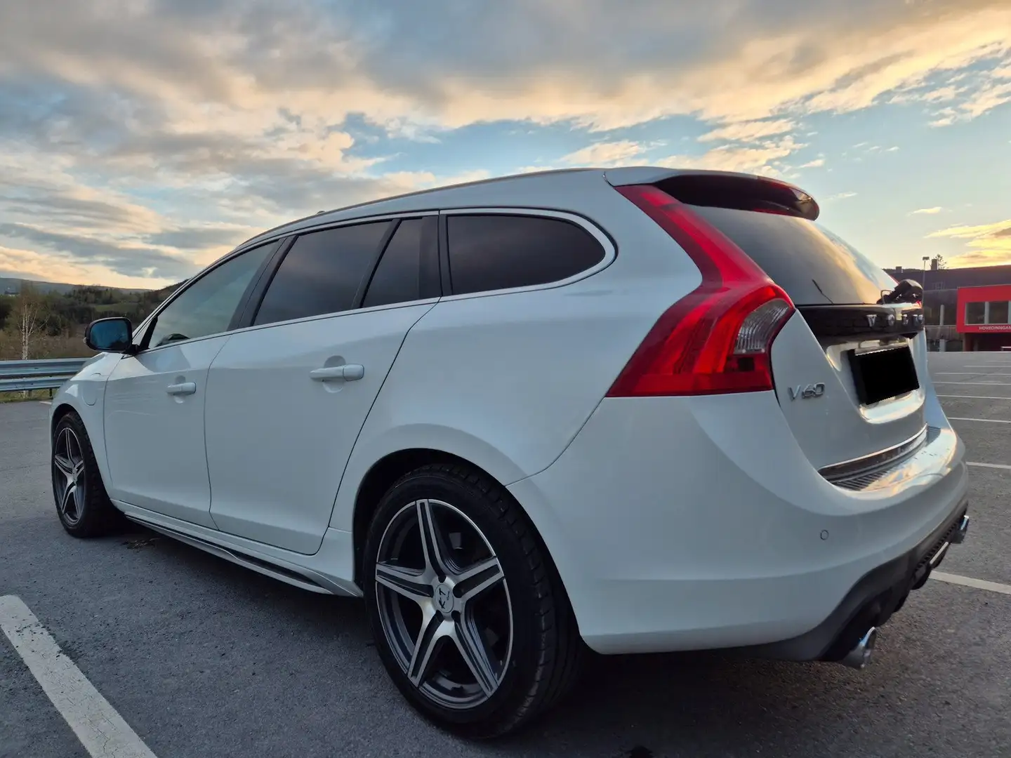 Volvo V60 V60 D6 Twin Engine Geartronic R-Design Weiß - 2
