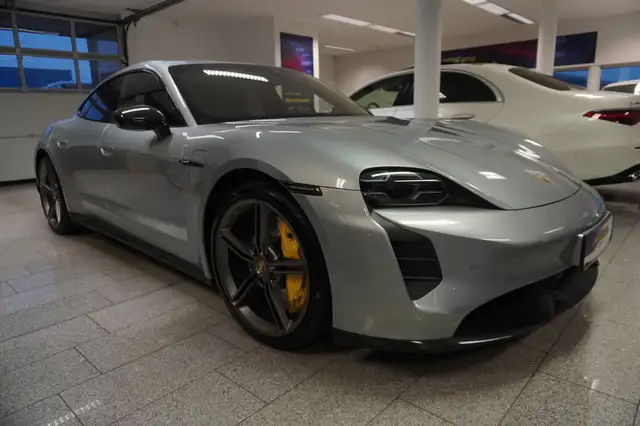 Porsche Taycan Turbo S Aut. NP: 241.000,- Burmester/Leder/LED Ansicht 3