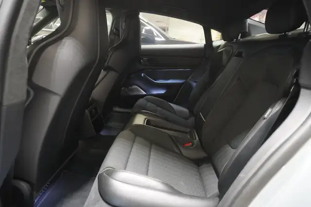 Porsche Taycan Turbo S Aut. NP: 241.000,- Burmester/Leder/LED Ansicht 9