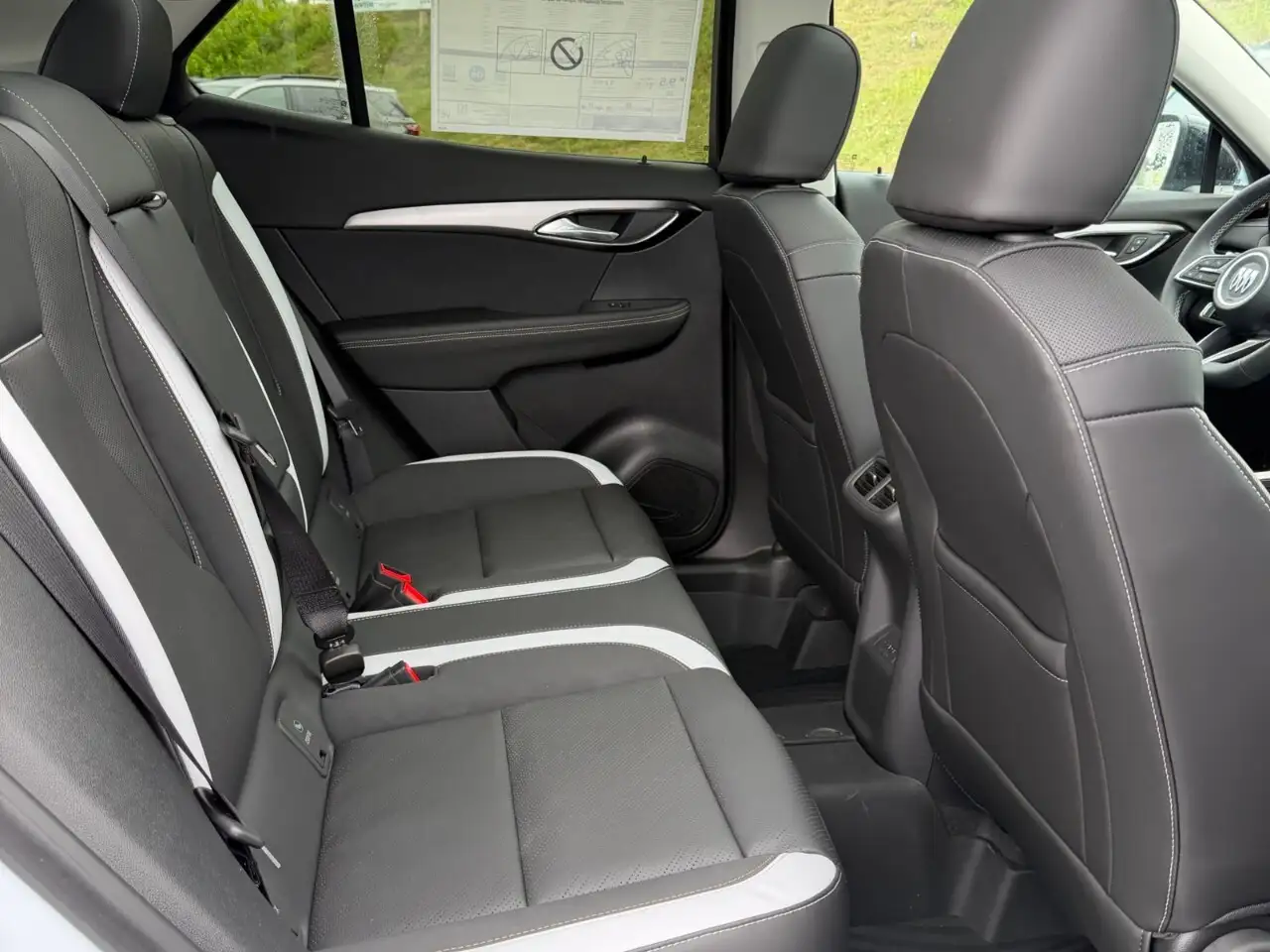 Buick Envision photo Buick Envision