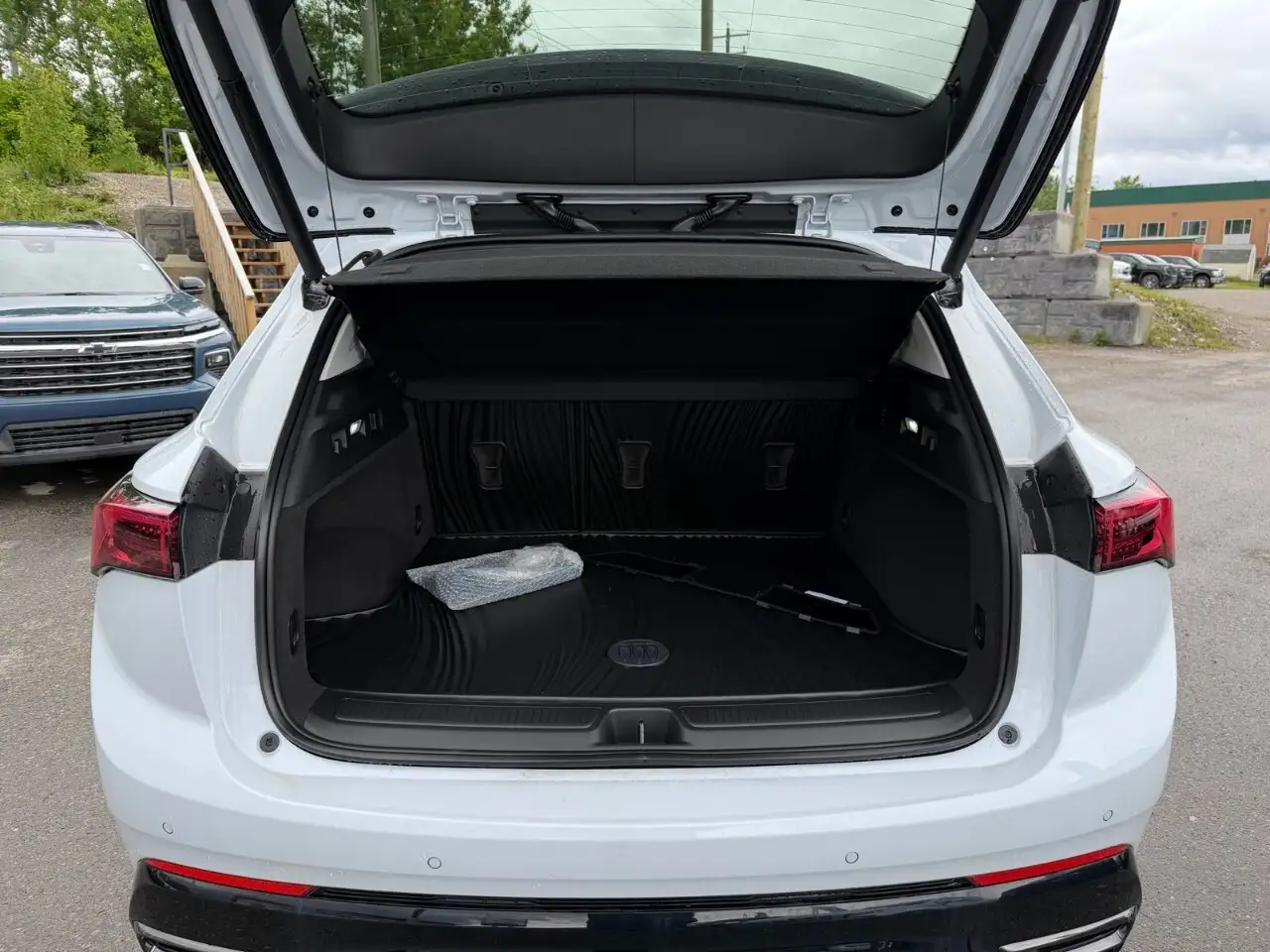 Buick Envision photo Buick Envision
