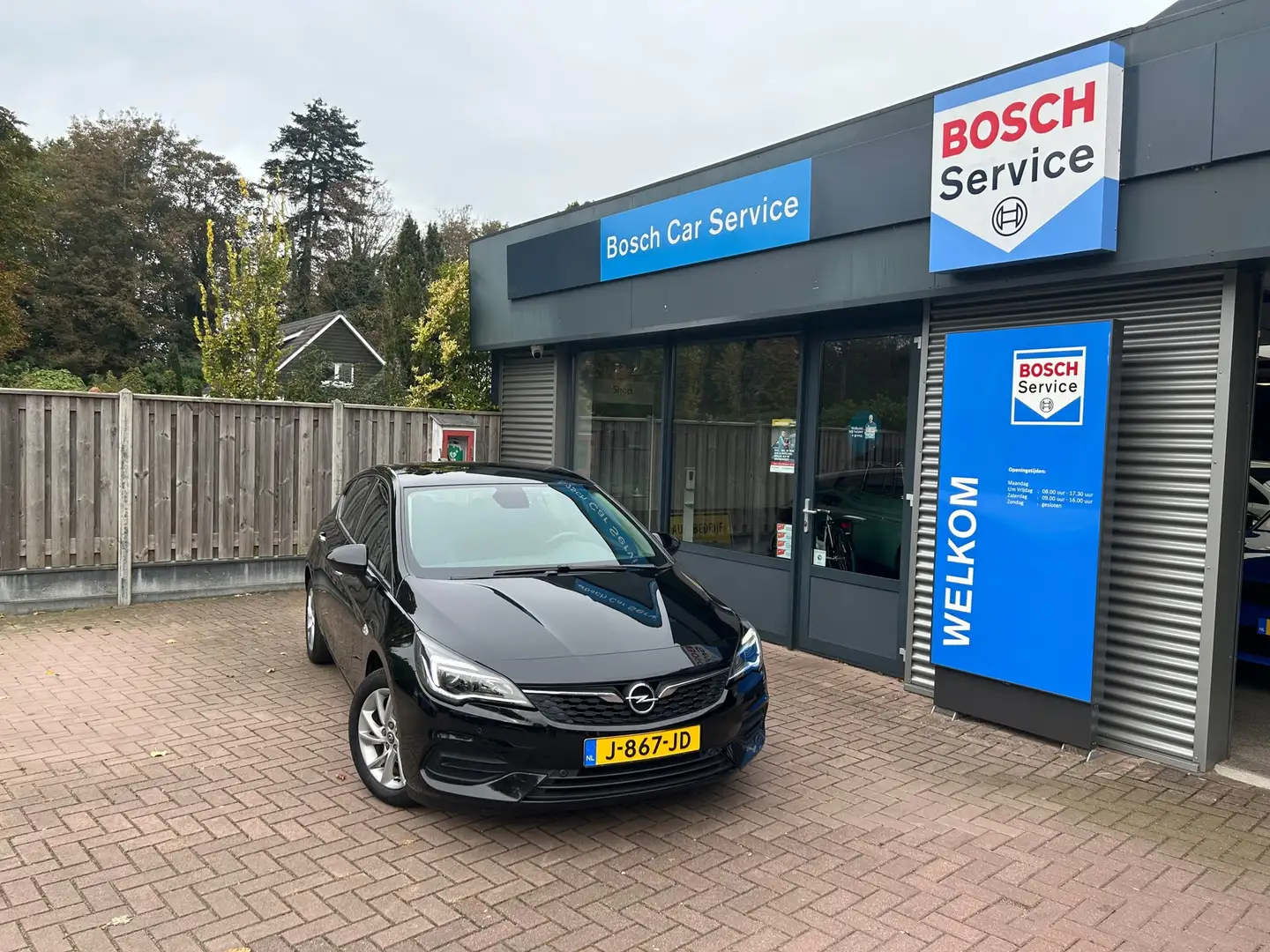 Opel Astra 1.2T Edition Navi, PDC, LM Velgen Zwart - 1