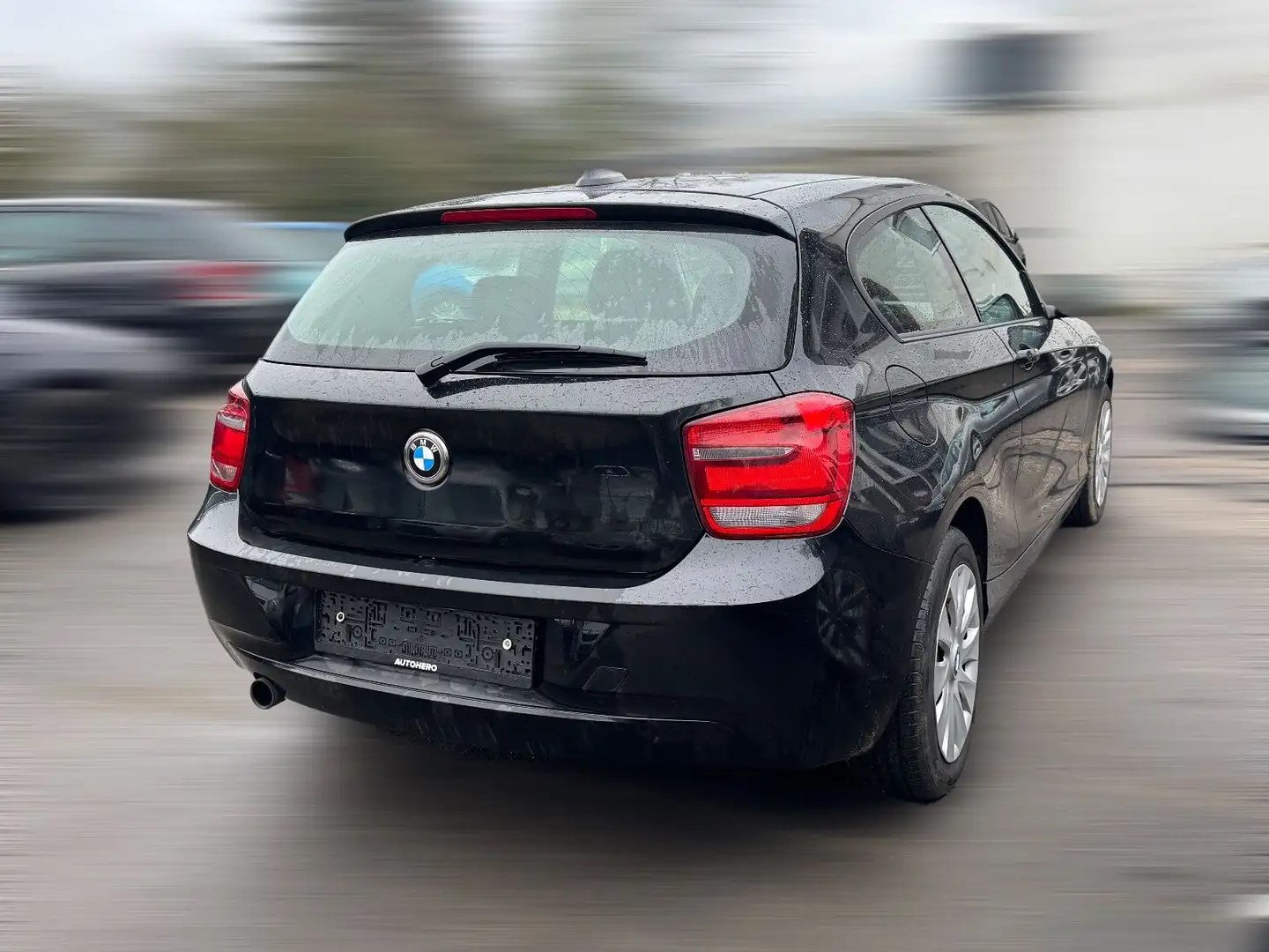 BMW 114 i*2.Hand*TüvNeu*Sitzheizung* Schwarz - 2