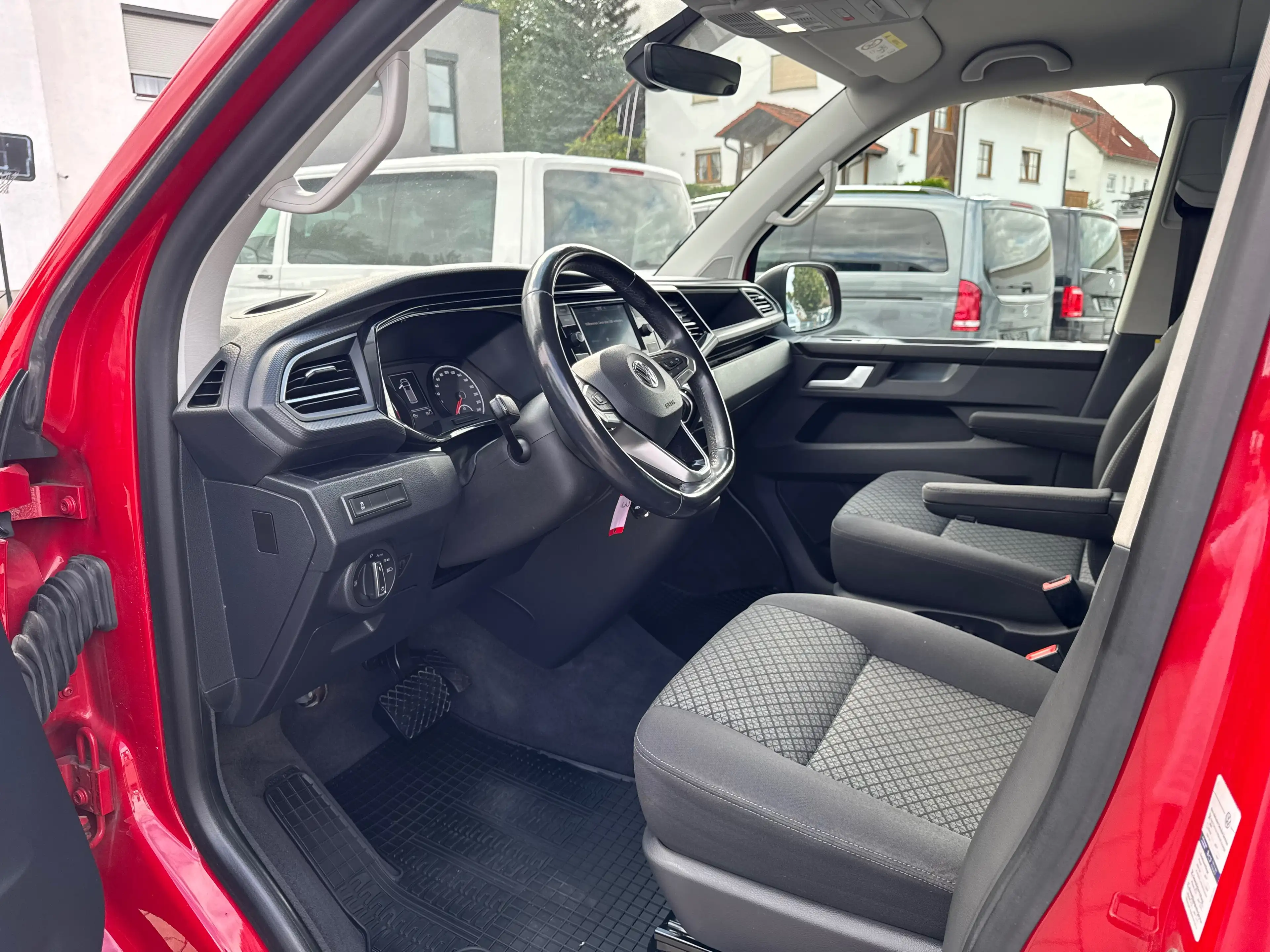 Volkswagen T6.1 Multivan 4MOTION/Standheizung/Climatronic/AHK/DrehsitzVorne/Multiflexboard — photo 10