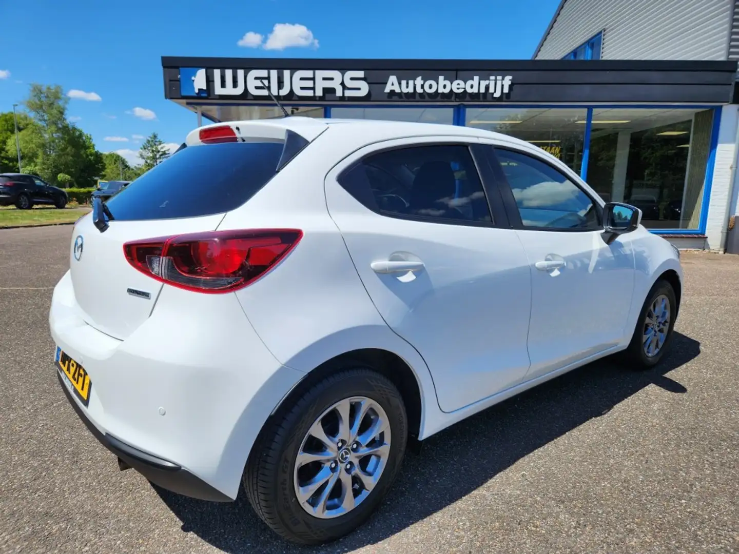 Mazda 2 1.5 Skyactiv-G Comfort Automaat, Clima, Navi, Andr Wit - 2