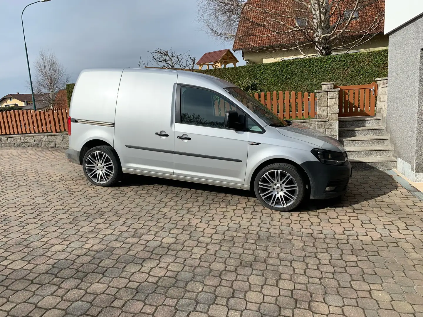 Volkswagen Caddy Kombi 2,0 TDI 4MOTION Silber - 1