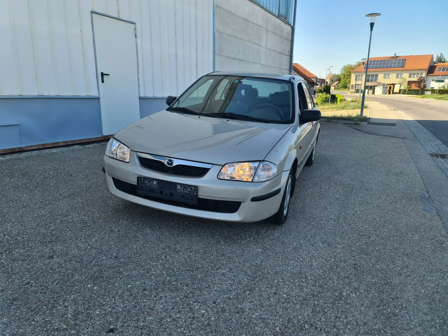 Mazda 323 2,0 Elegance - 2