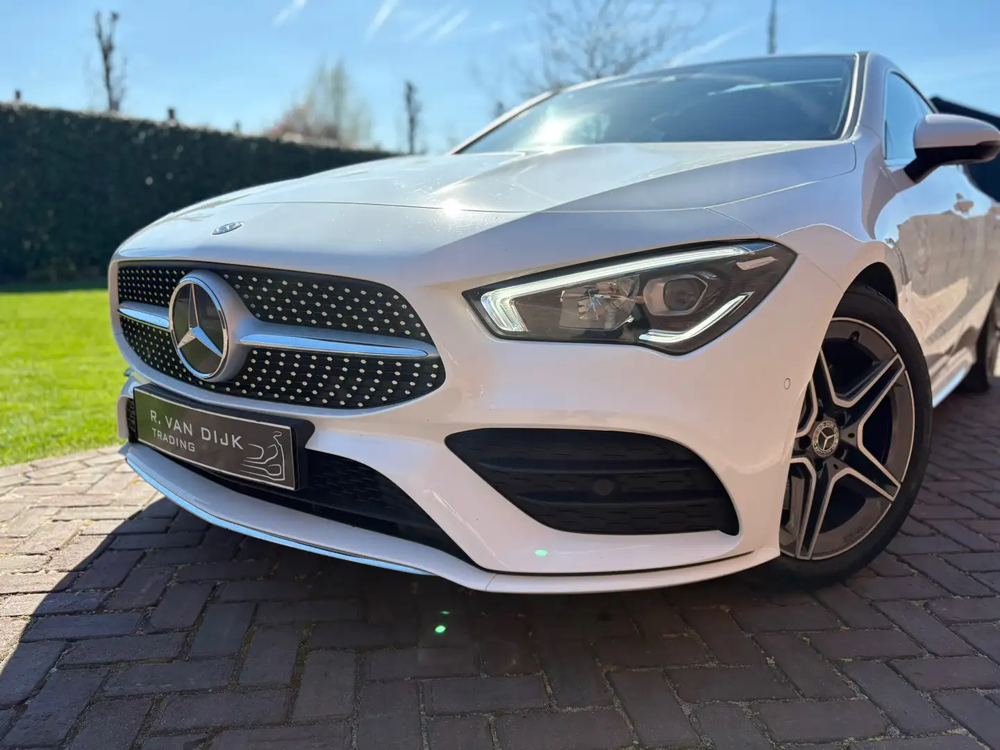 Mercedes-Benz CLA 200 Shooting Brake AMG Aut7 Panoramadak Carplay LED Wit - 2