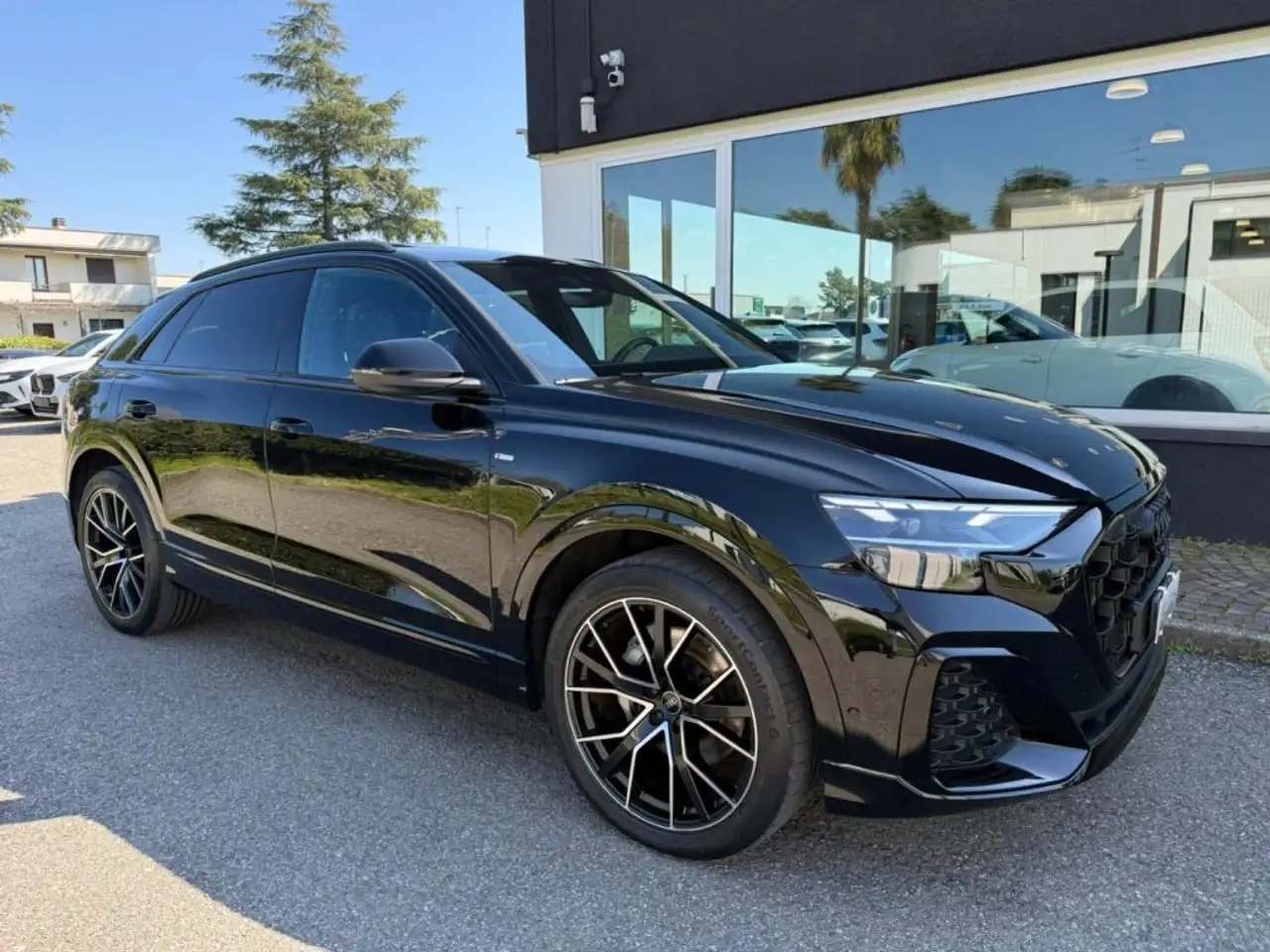 Audi Q8 50 TDI 286 CV quattro S line edition Black Pack, миниатюра 5