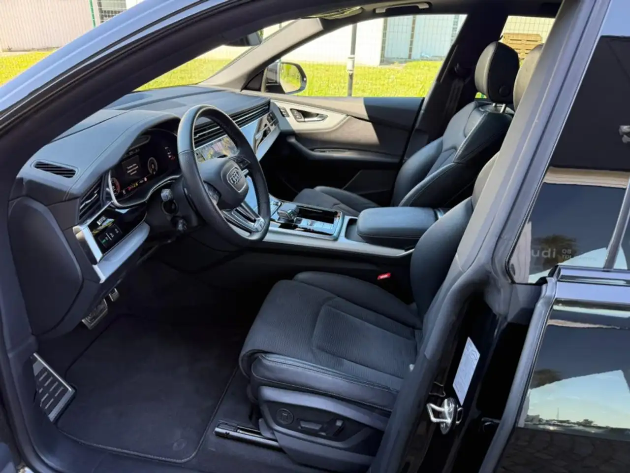 Audi Q8 50 TDI 286 CV quattro S line edition Black Pack, миниатюра 9