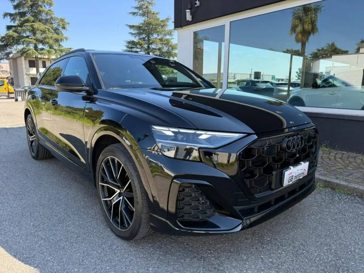 Audi Q8 50 TDI 286 CV quattro S line edition Black Pack, миниатюра 3