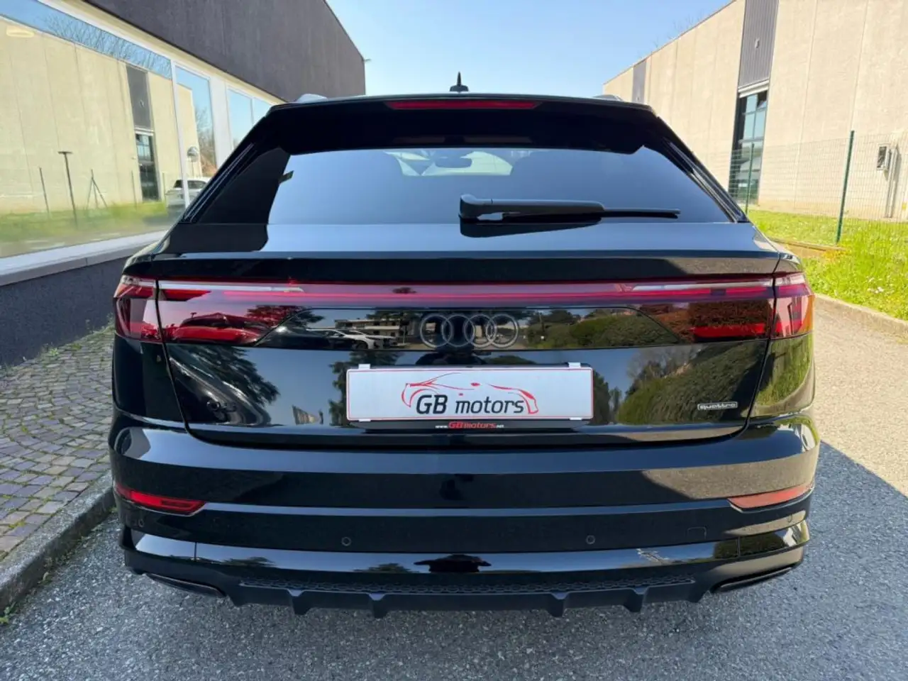 Audi Q8 50 TDI 286 CV quattro S line edition Black Pack, миниатюра 7