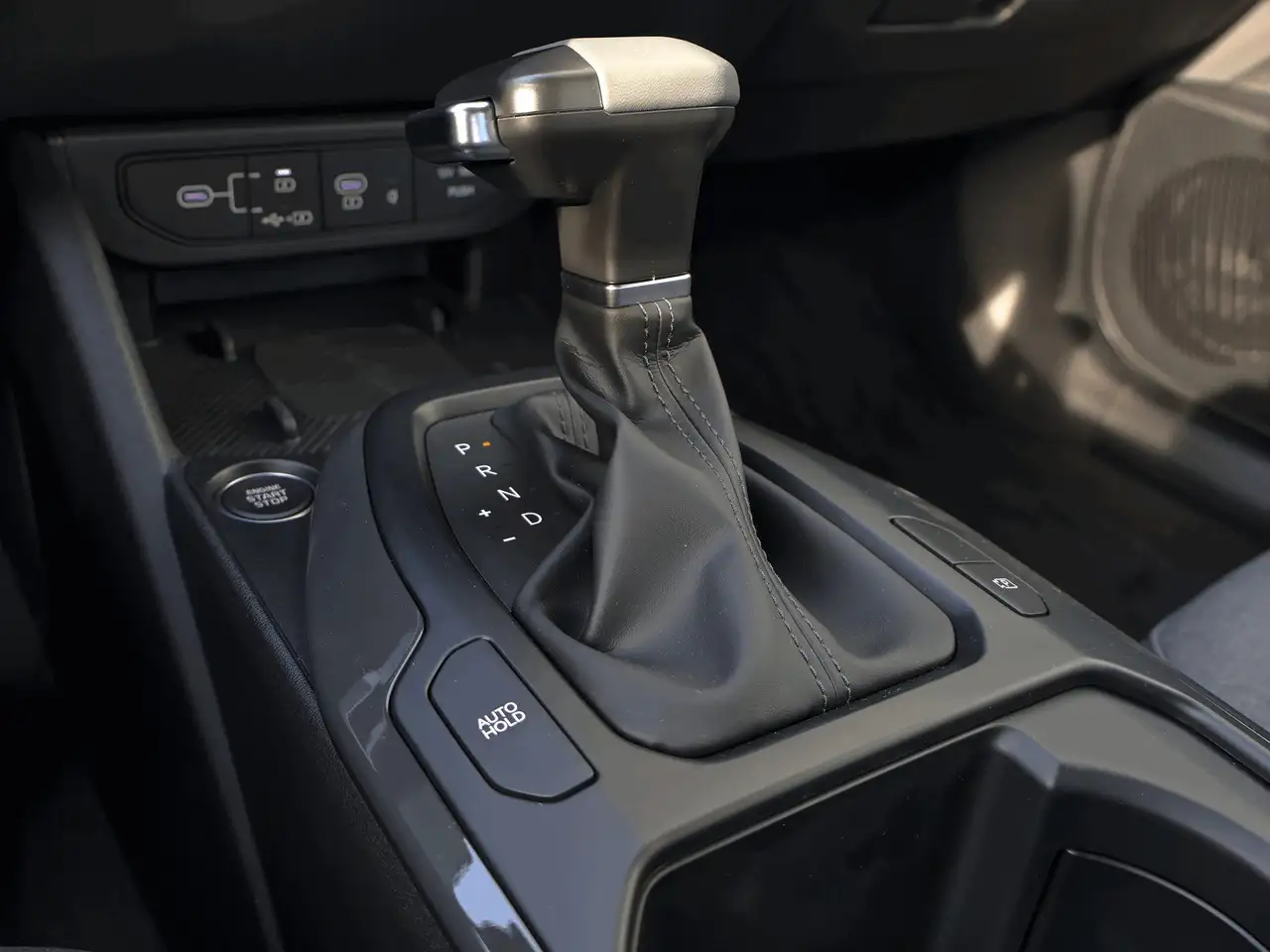 Kia K4 снимка Kia K4