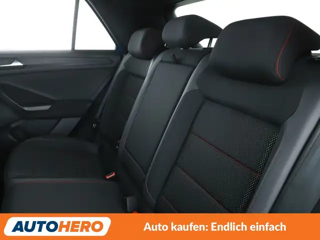 Volkswagen T-Roc view 14