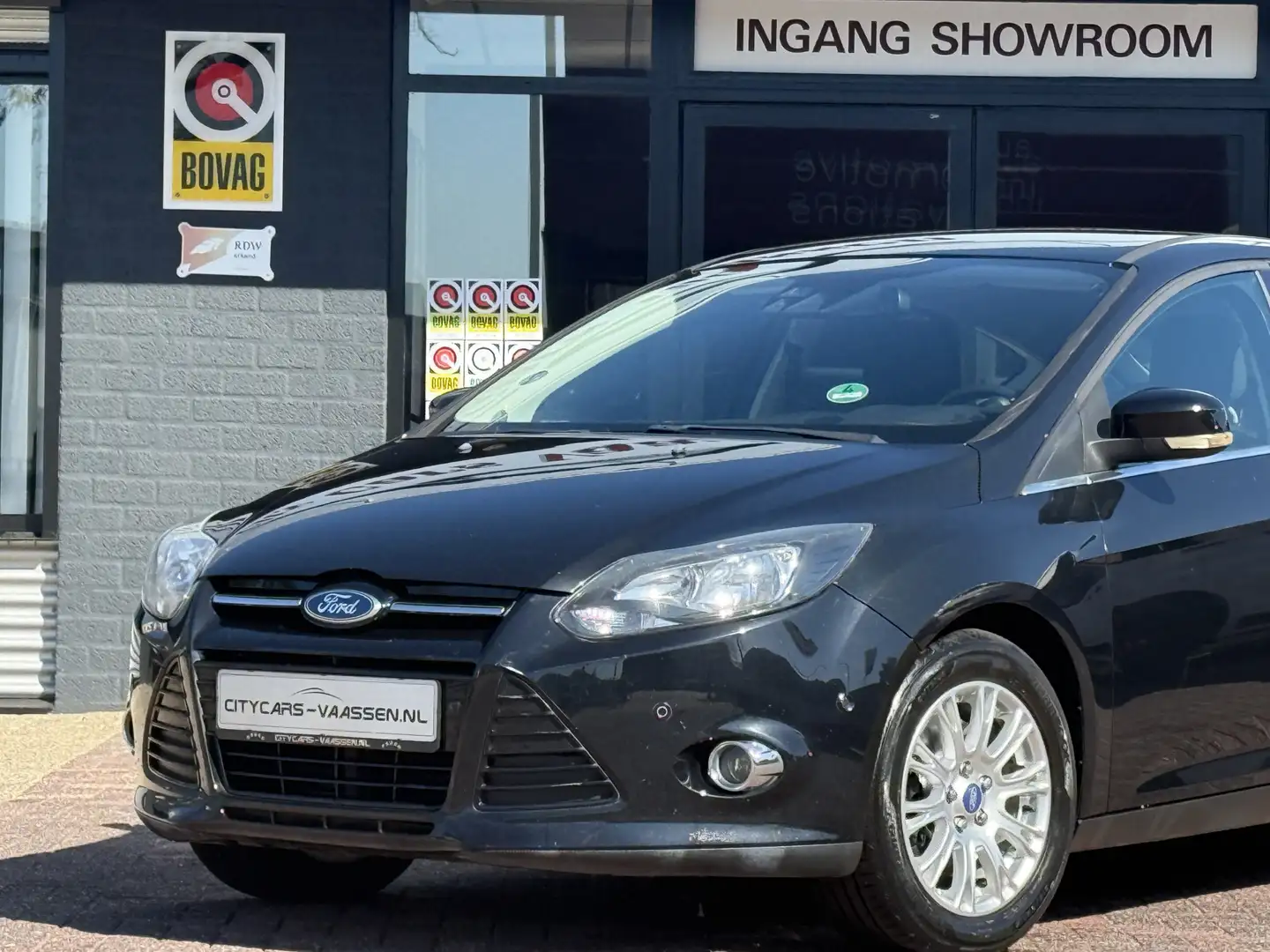 Ford Focus 1.6 EcoBoost Titanium 150 pk nieuwe apk climate ct Zwart - 2