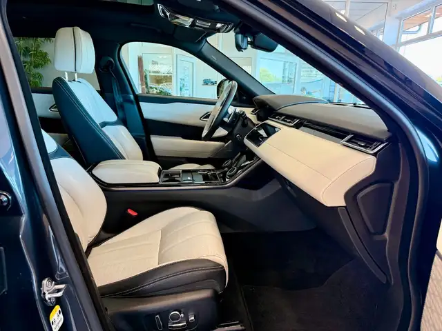 Land Rover Range Rover Velar view 12