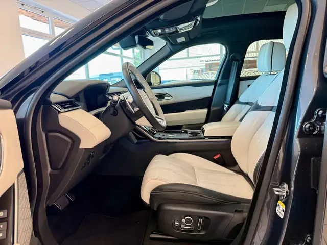 Land Rover Range Rover Velar view 8