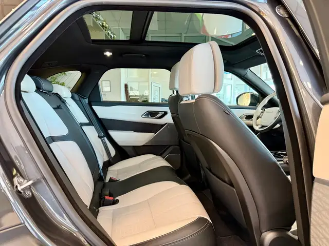 Land Rover Range Rover Velar view 11