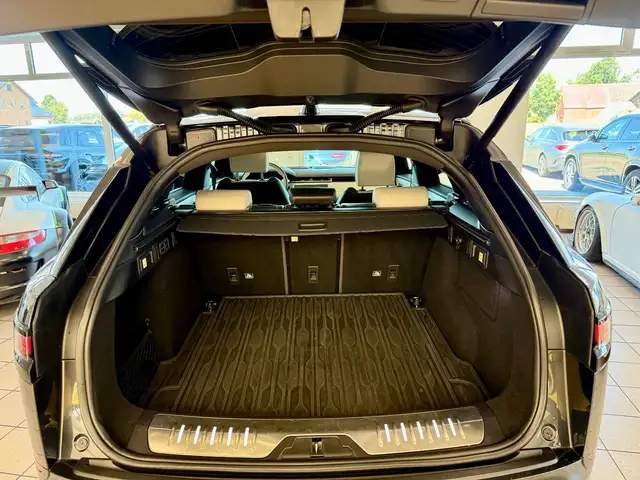 Land Rover Range Rover Velar view 10