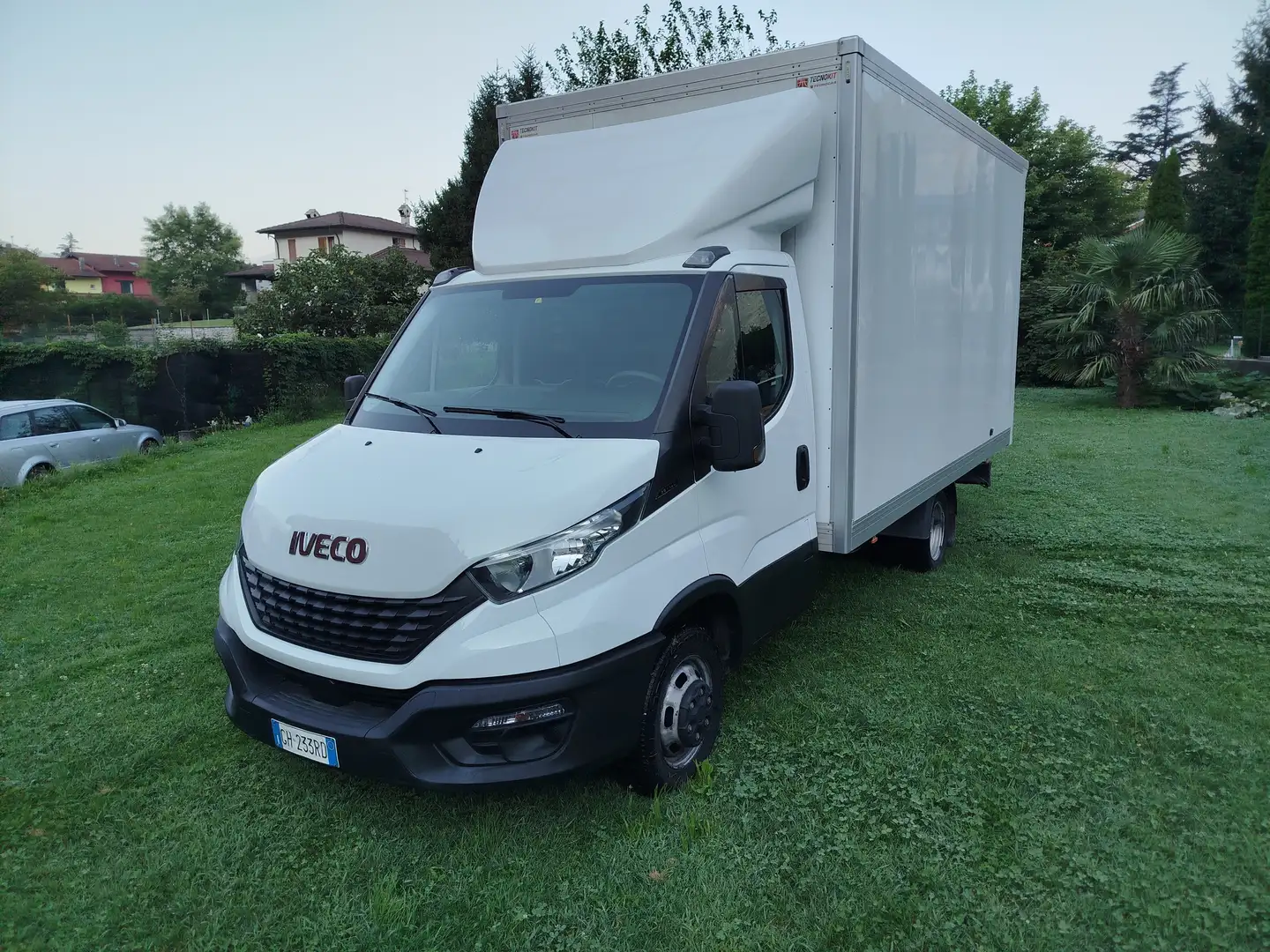 Iveco Daily 2.3 MLJ 35-140 136CV 3 POSTI BOX + IVA Bianco - 1