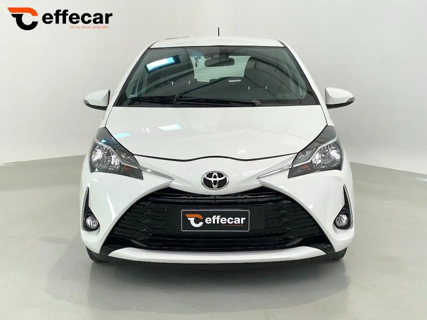 Toyota Yaris 1.0 72 CV 5 porte Cool Bianco - 2