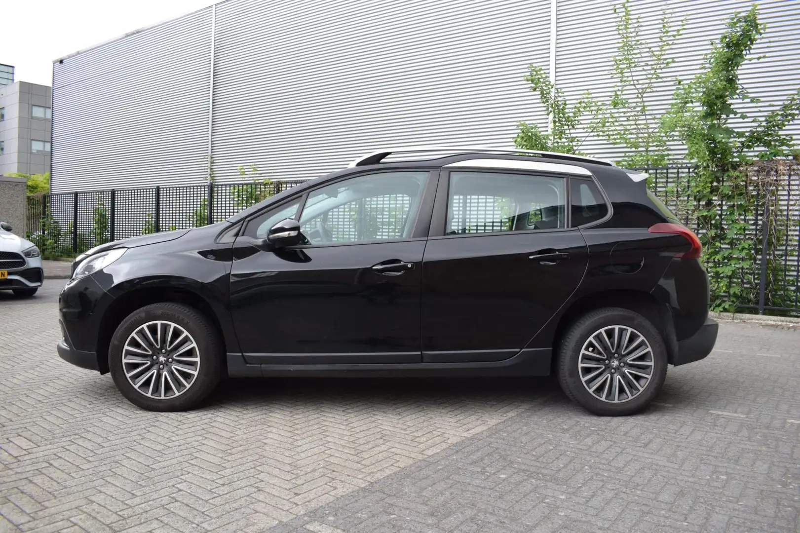 Peugeot 2008 1.2 PureTech Active Nieuwstaat 12 mnd GARANTIE Sto Nero - 2