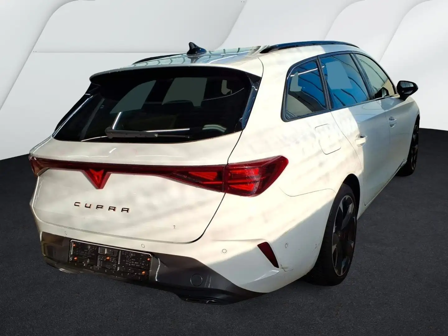 CUPRA Leon Sportstourer 1.5 eTSI Edge Navi SHZ ACC Weiß - 2