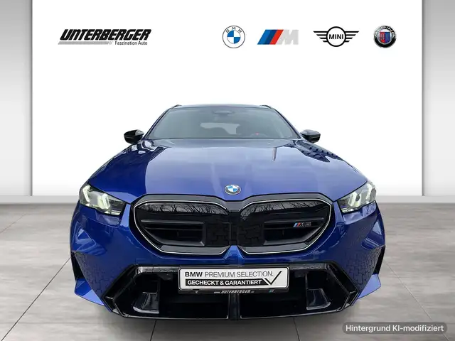 BMW M5 view 2