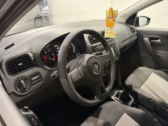 Volkswagen Polo view 8