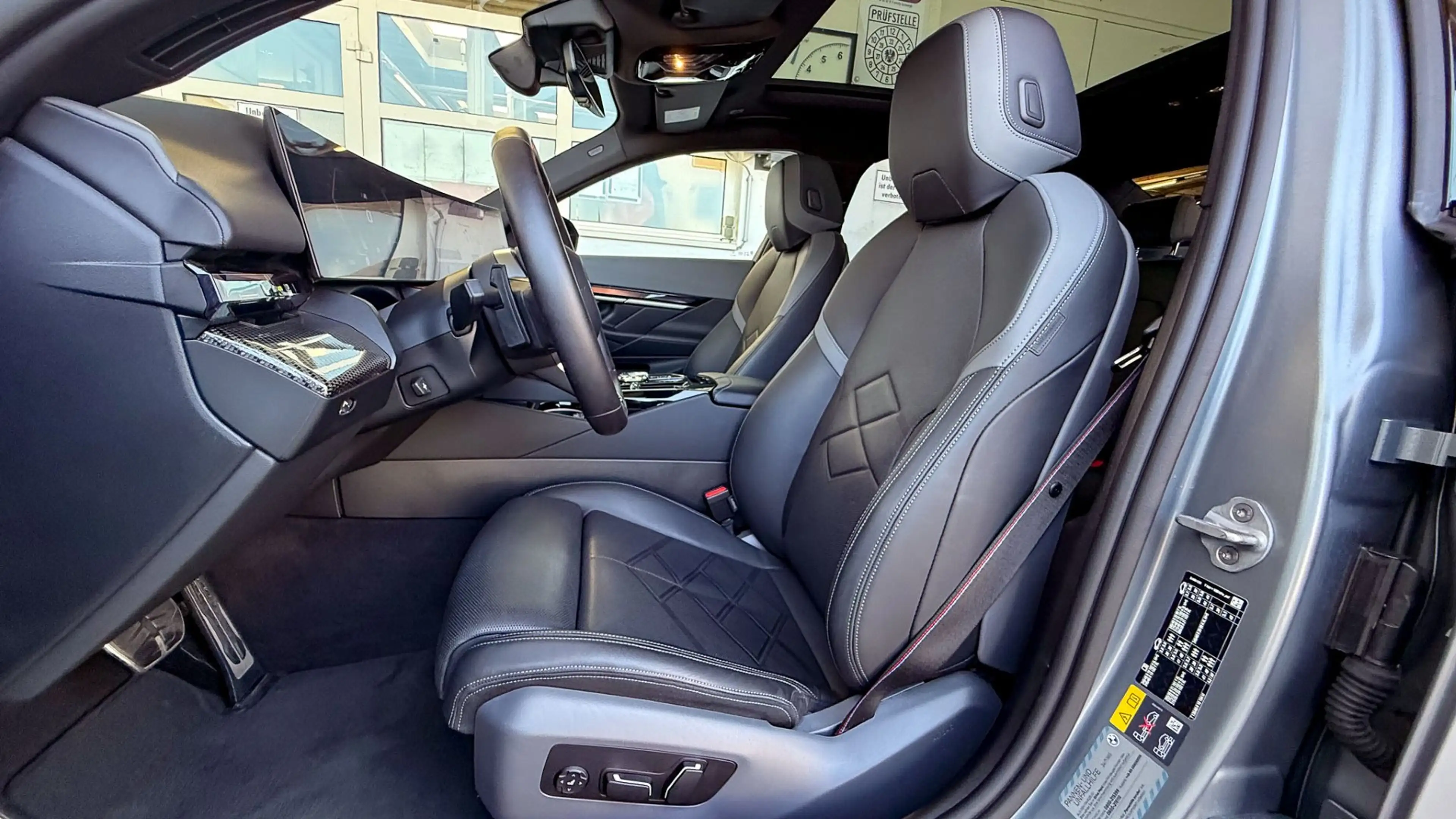 BMW i5 M60 xDrive M-Sportpaket Pro — photo 12